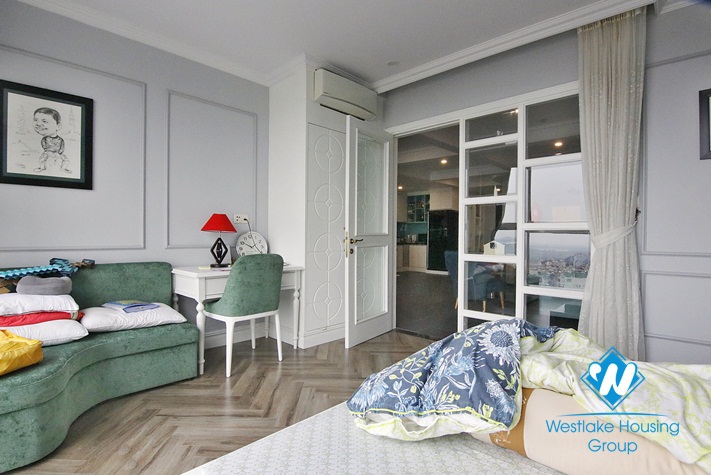 Modern apartment with 3 bedroom apartment for rent in Aqual Center Building 